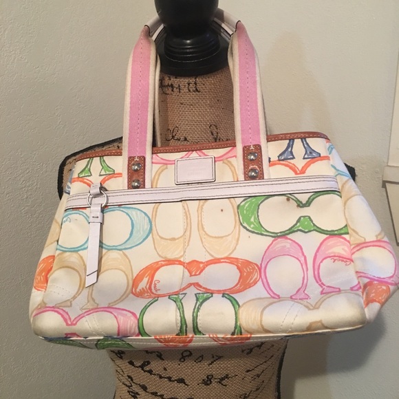 Coach Handbags - Coach Hampton Scribble bag